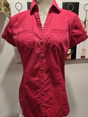 New York & Company Short-Sleeve Button-Front Shirt in Hot Pink